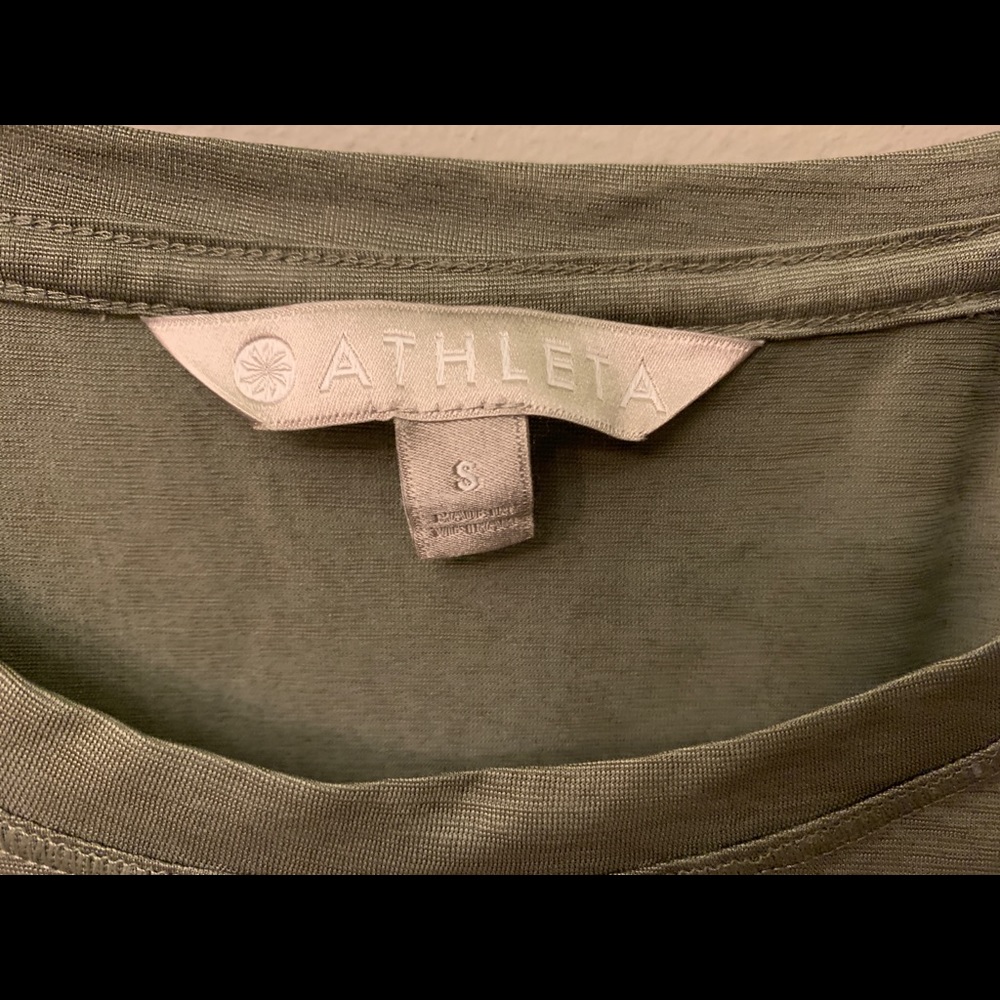 Athleta green top